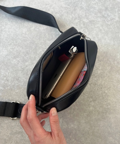 Miscere（ミスケーレ）の「◇【マルチケース付き】スクエアミニショルダーバッグ GLBG-001（ショルダーバッグ・レディース・アイボリー/ブラック・FREE）」の9枚目の写真