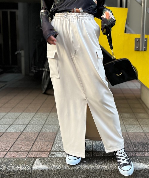 mi via loca（ミヴィアロカ）の「リメイク風スリットカーゴスカート（スカート・レディース・アイボリー/イエロー/ベージュ・FREE）」の4枚目の写真