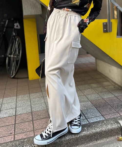 mi via loca（ミヴィアロカ）の「リメイク風スリットカーゴスカート（スカート・レディース・アイボリー/イエロー/ベージュ・FREE）」の5枚目の写真