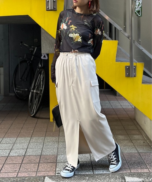 mi via loca（ミヴィアロカ）の「リメイク風スリットカーゴスカート（スカート・レディース・アイボリー/イエロー/ベージュ・FREE）」の6枚目の写真