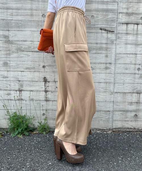 mi via loca（ミヴィアロカ）の「リメイク風スリットカーゴスカート（スカート・レディース・アイボリー/イエロー/ベージュ・FREE）」の8枚目の写真