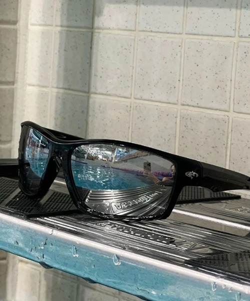 Basic Pleasure Mode（ベーシックプレジャーモード）の「【Basic Pleasure Mode/ ベーシックプレジャーモード 】VISOR WRAP SUNGLASSES WITH MIRROR LENSE/ バイザー ラップ サングラス ウィズミラーレンズ サングラス（サングラス・メンズ・ブラック・ONE SIZE）」の4枚目の写真