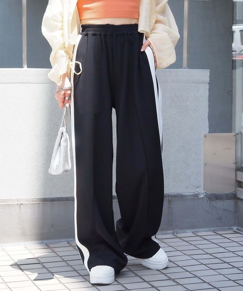 tiptop（ティップトップ）の「【選べる2タイプ】サイドラインワイドパンツ【ベロア生地登場】（その他パンツ・レディース・ブラック/グレイッシュベージュ/ベージュ系その他/ブラック系その他/ネイビー・FREE）」の7枚目の写真