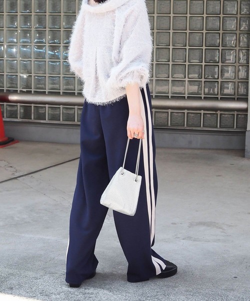 tiptop（ティップトップ）の「【選べる2タイプ】サイドラインワイドパンツ【ベロア生地登場】（その他パンツ・レディース・ブラック/グレイッシュベージュ/ベージュ系その他/ブラック系その他/ネイビー・FREE）」の18枚目の写真