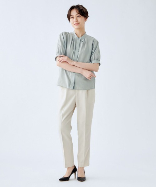 SUIT SELECT（スーツセレクト）の「【吸水速乾・ストレッチ素材】ほんのりシアーな半袖バンドカラーブラウス（シャツ/ブラウス・レディース・ダークネイビー/ブラウン系その他/ホワイト/ライトグレー/カーキ/ベージュ・M/L）」の11枚目の写真