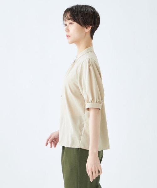 SUIT SELECT（スーツセレクト）の「【吸水速乾・ストレッチ素材】ほんのりシアーな半袖バンドカラーブラウス（シャツ/ブラウス・レディース・ダークネイビー/ブラウン系その他/ホワイト/ライトグレー/カーキ/ベージュ・M/L）」の17枚目の写真