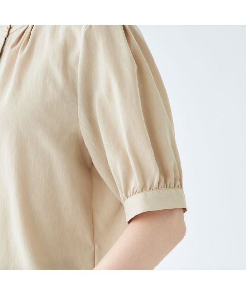 SUIT SELECT（スーツセレクト）の「【吸水速乾・ストレッチ素材】ほんのりシアーな半袖バンドカラーブラウス（シャツ/ブラウス・レディース・ダークネイビー/ブラウン系その他/ホワイト/ライトグレー/カーキ/ベージュ・M/L）」の19枚目の写真