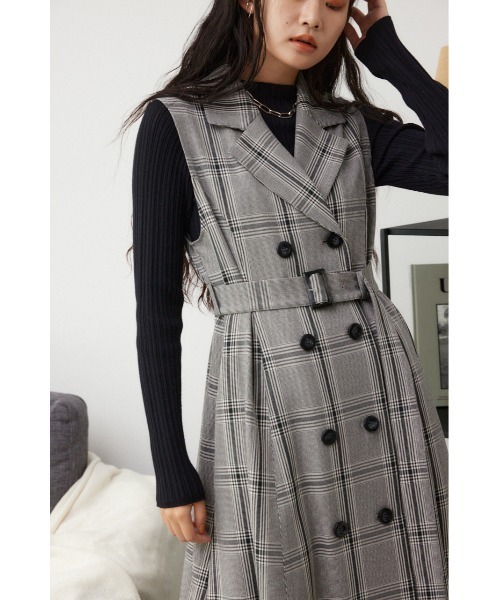 AZUL by moussy（アズールバイマウジー）の「トレンチジレワンピース（ワンピース・レディース・ブラック/カーキ/グレー系その他/ベージュ・SMALL/MEDIUM）」の2枚目の写真