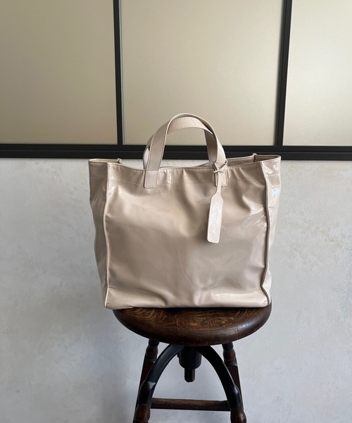 DouDou（ドゥドゥ）の「【WEB限定】 ソフトエナメルショッパーバッグ（ハンドバッグ・レディース・ベージュ系その他/アイボリー/ベージュ/ブラック/バイオレット/ライトグレー系/ダークグレー/ネイビー/スカイブルー・FREE）」の11枚目の写真