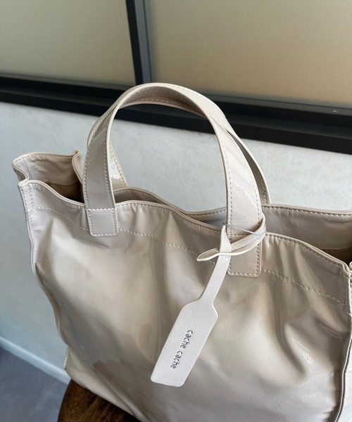 DouDou（ドゥドゥ）の「【WEB限定】 ソフトエナメルショッパーバッグ（ハンドバッグ・レディース・ベージュ系その他/アイボリー/ベージュ/ブラック/バイオレット/ライトグレー系/ダークグレー/ネイビー/スカイブルー・FREE）」の13枚目の写真