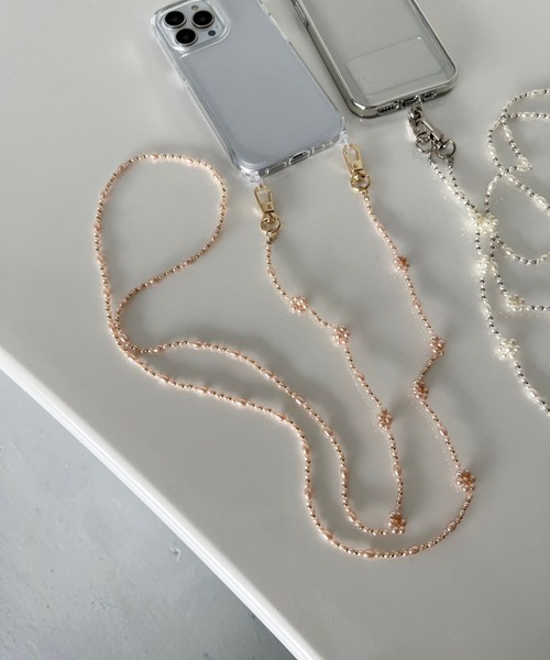 Me%（ミィパーセント）の「パールフラワーモバイルストラップ  972616（スマホグッズ・レディース・オフホワイト/ピンクゴールド・FREE）」の14枚目の写真