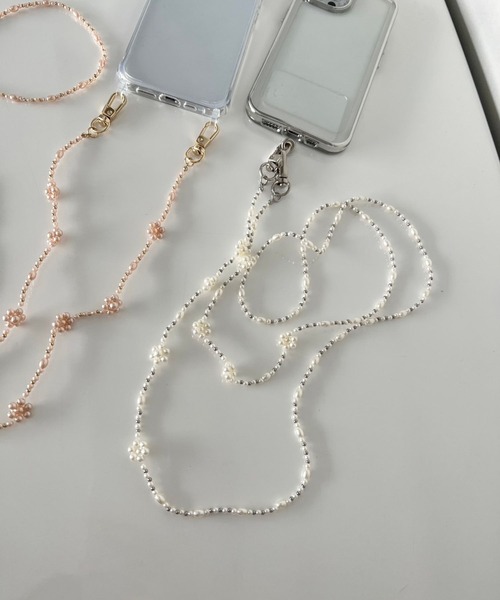 Me%（ミィパーセント）の「パールフラワーモバイルストラップ  972616（スマホグッズ・レディース・オフホワイト/ピンクゴールド・FREE）」の12枚目の写真