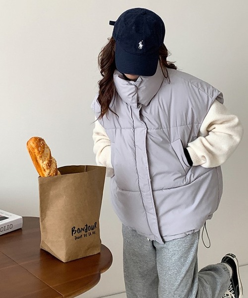 Chaco closet（チャコ クローゼット）の「ドロップショルダーオーバーエコダウンベスト（ダウンベスト・レディース・ブラック/アイボリー/ダークグレー/ライトグレー・FREE）」の3枚目の写真