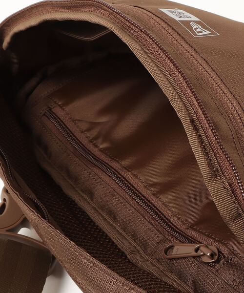 NEW ERA（ニューエラ）の「NEW ERA/ニューエラ ウエストポーチ エクスプローラー ウエストバッグ 3L 撥水 軽量 13772551（ボディバッグ/ウエストポーチ・メンズ・ブラウン/ネイビー/ブラック・FREE）」の6枚目の写真