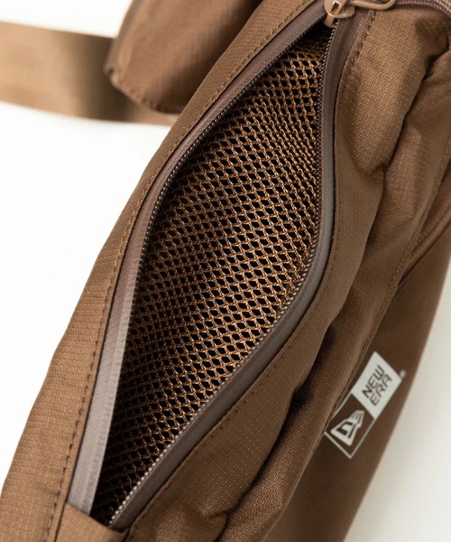 NEW ERA（ニューエラ）の「NEW ERA/ニューエラ ウエストポーチ エクスプローラー ウエストバッグ 3L 撥水 軽量 13772551（ボディバッグ/ウエストポーチ・メンズ・ブラウン/ネイビー/ブラック・FREE）」の17枚目の写真