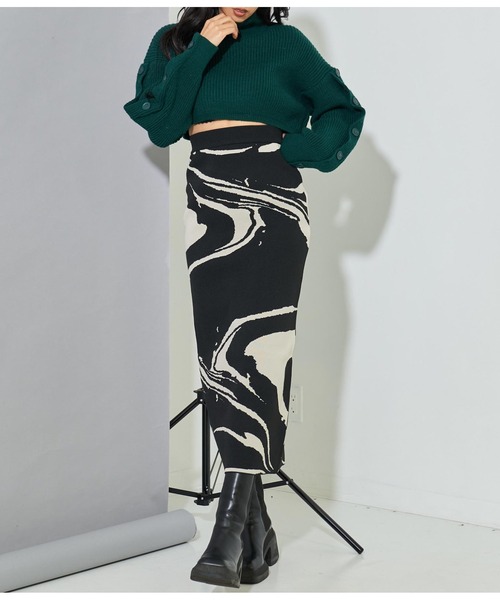 LATINA（ラティーナ）の「袖ボタン クロップド ニット セーター ハイネック スタンドカラー（ニット/セーター・レディース・ブラック/グリーン/ベージュ・FREE）」の13枚目の写真