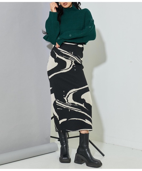 LATINA（ラティーナ）の「袖ボタン クロップド ニット セーター ハイネック スタンドカラー（ニット/セーター・レディース・ブラック/グリーン/ベージュ・FREE）」の14枚目の写真