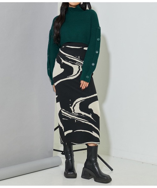 LATINA（ラティーナ）の「袖ボタン クロップド ニット セーター ハイネック スタンドカラー（ニット/セーター・レディース・ブラック/グリーン/ベージュ・FREE）」の15枚目の写真