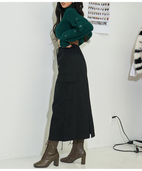 LATINA（ラティーナ）の「袖ボタン クロップド ニット セーター ハイネック スタンドカラー（ニット/セーター・レディース・ブラック/グリーン/ベージュ・FREE）」の17枚目の写真