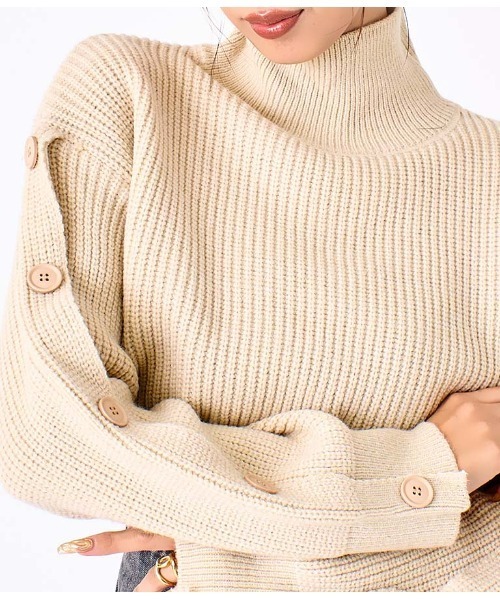 LATINA（ラティーナ）の「袖ボタン クロップド ニット セーター ハイネック スタンドカラー（ニット/セーター・レディース・ブラック/グリーン/ベージュ・FREE）」の21枚目の写真