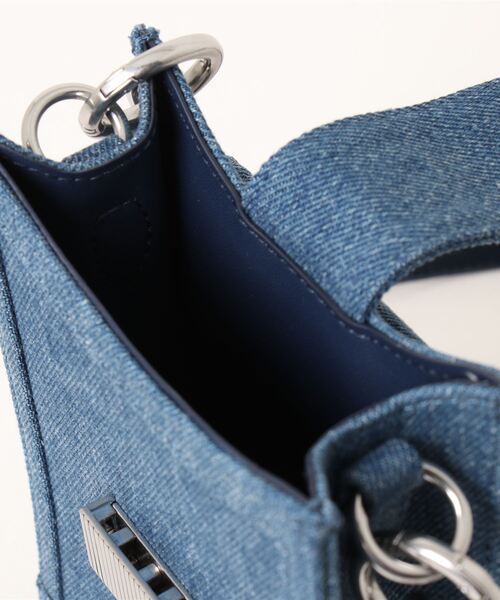 CHARLES & KEITH(チャールズ & キース)の「Winslet ウィンスレット デニムベルトフォーンポーチ(ボディバッグ/ウエストポーチ・レディース・ブルー系その他3・XS)」の4枚目の写真
