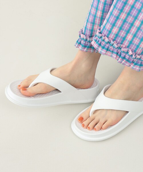 CAROLINA GLASER(カロリナ グレイサー)の「CARIGA / Flip Sandals(サンダル・レディース・ホワイト/ピンク/ブラック・36/38/40)」の4枚目の写真