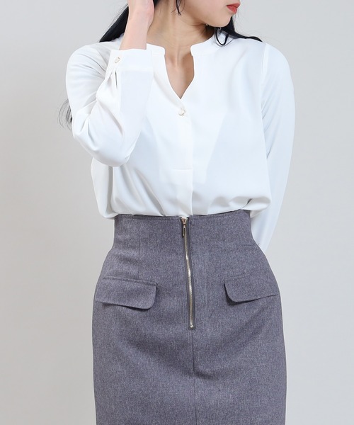 TRUDEA(トルディア)の「とろみスキッパー装飾ボタンブラウス(シャツ/ブラウス・レディース・ホワイト/ブルーグリーン/チャコールグレー・MEDIUM/LARGE)」の2枚目の写真