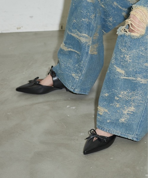 THE YOn（ザヨン）の「Wリボンフェイクレザーフラットミュール