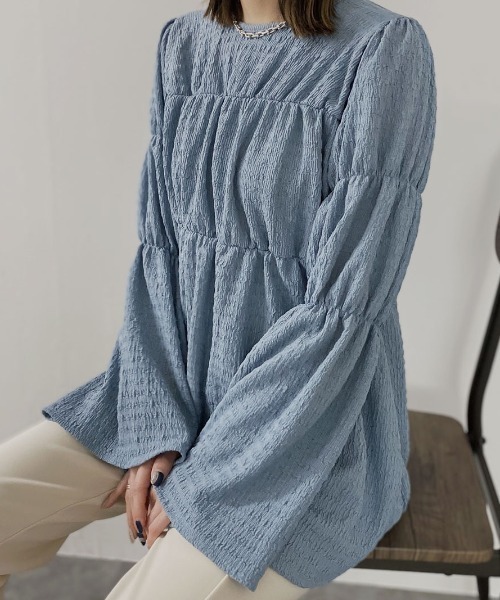 NAUL(ナウル)の「シャーリングブラウス / ペプラム フレア プルオーバー ティアード 楊柳 ふくれジャガード チュニック(シャツ/ブラウス・レディース・ブラック/ブルー・FREE)」の1枚目の写真