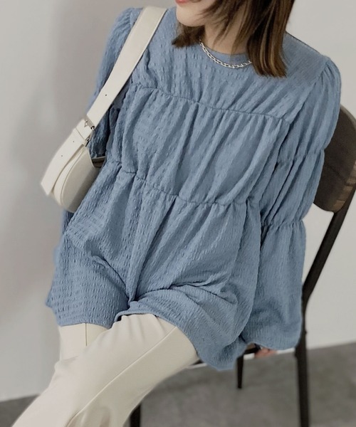 NAUL(ナウル)の「シャーリングブラウス / ペプラム フレア プルオーバー ティアード 楊柳 ふくれジャガード チュニック(シャツ/ブラウス・レディース・ブラック/ブルー・FREE)」の4枚目の写真