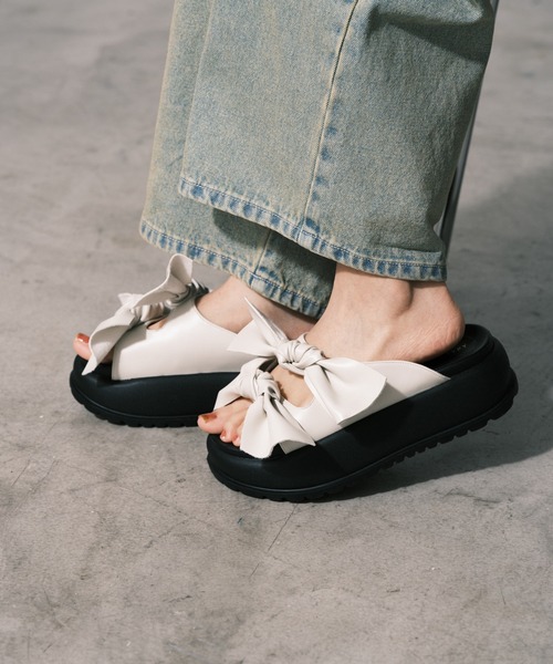 CIAOPANIC（チャオパニック）の「厚底リボンサンダル（サンダル・レディース・ホワイト/ブラック・L/M/S/XL）」の4枚目の写真