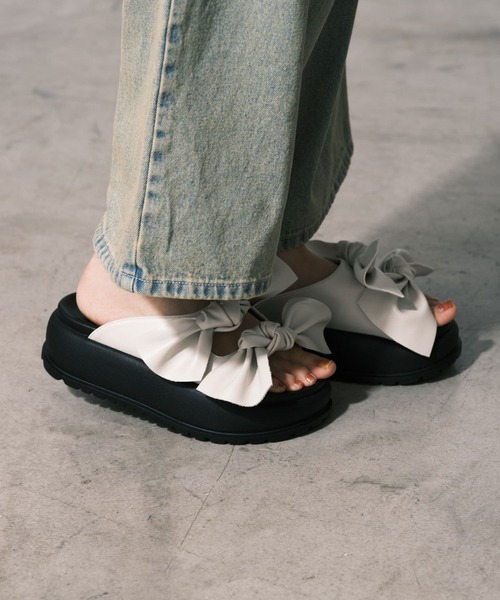 CIAOPANIC（チャオパニック）の「厚底リボンサンダル（サンダル・レディース・ホワイト/ブラック・L/M/S/XL）」の3枚目の写真