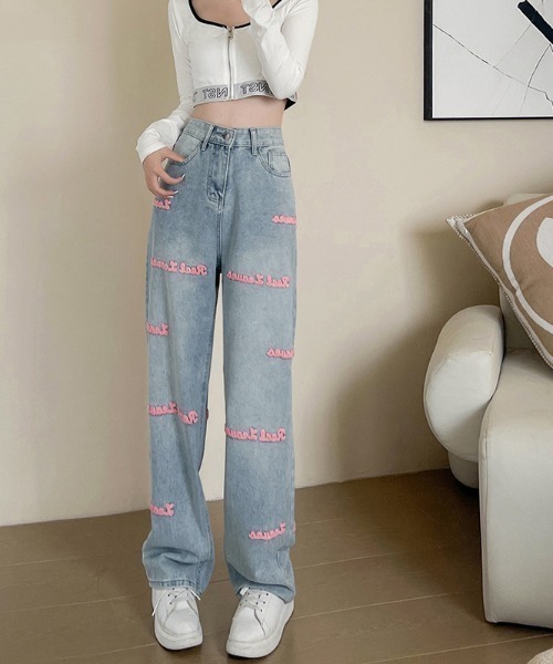 ENLIKE（エンリケ）の「ランダムレターデザインデニムパンツ（デニム