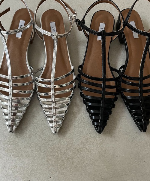 CAPRICIEUX LE'MAGE(カプリシューレマージュ)の「Tストラップボーンサンダル(サンダル・レディース・ブラック/シルバー・S/M/L)」の4枚目の写真