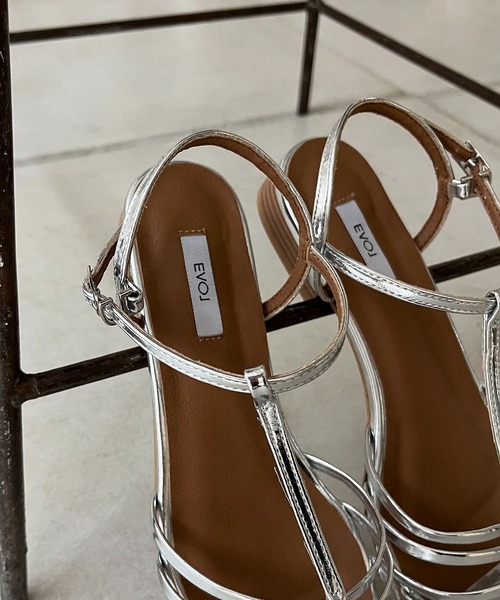 CAPRICIEUX LE'MAGE(カプリシューレマージュ)の「Tストラップボーンサンダル(サンダル・レディース・ブラック/シルバー・S/M/L)」の7枚目の写真