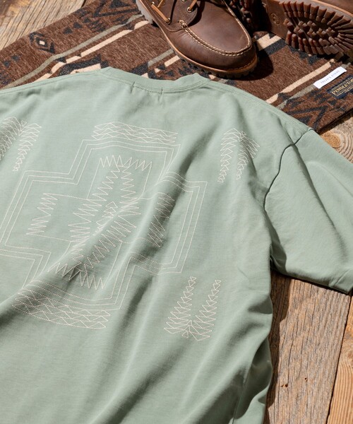 PENDLETON（ペンドルトン）の「PENDLETON/ペンドルトン 別注 バック刺繍 クルーネックTシャツ（Tシャツ/カットソー・メンズ・マスタード/オフホワイト/ブラック/オリーブ・MEDIUM/LARGE）」の12枚目の写真