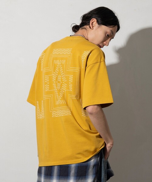 PENDLETON（ペンドルトン）の「PENDLETON/ペンドルトン 別注 バック刺繍 クルーネックTシャツ（Tシャツ/カットソー・メンズ・マスタード/オフホワイト/ブラック/オリーブ・MEDIUM/LARGE）」の7枚目の写真