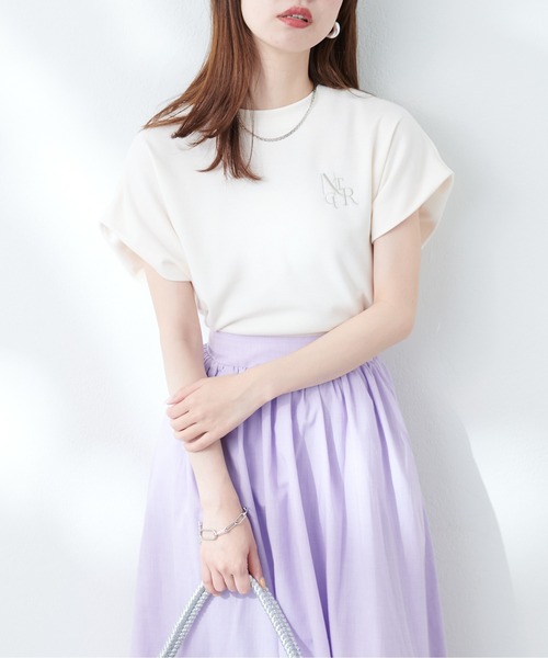 natural couture（ナチュラルクチュール）の「【WEB限定】ポンチ刺繍ロゴ入りフレンチスリーブ（Tシャツ/カットソー・レディース・ミント/アイボリー/ピンク/スミクロ/グレイッシュベージュ・FREE）」の7枚目の写真
