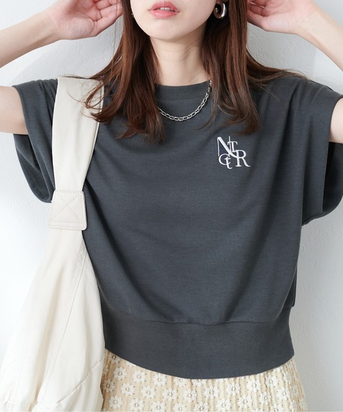 natural couture（ナチュラルクチュール）の「【WEB限定】ポンチ刺繍ロゴ入りフレンチスリーブ（Tシャツ/カットソー・レディース・ミント/アイボリー/ピンク/スミクロ/グレイッシュベージュ・FREE）」の11枚目の写真