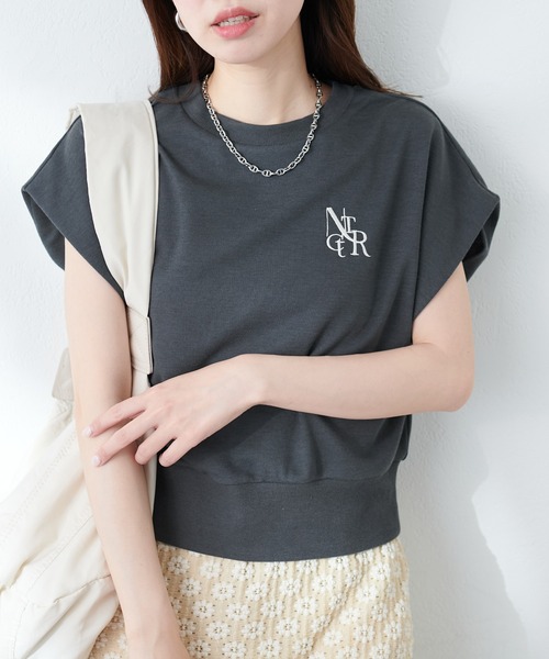 natural couture（ナチュラルクチュール）の「【WEB限定】ポンチ刺繍ロゴ入りフレンチスリーブ（Tシャツ/カットソー・レディース・ミント/アイボリー/ピンク/スミクロ/グレイッシュベージュ・FREE）」の12枚目の写真