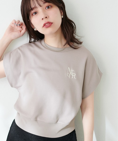natural couture（ナチュラルクチュール）の「【WEB限定】ポンチ刺繍ロゴ入りフレンチスリーブ（Tシャツ/カットソー・レディース・ミント/アイボリー/ピンク/スミクロ/グレイッシュベージュ・FREE）」の17枚目の写真