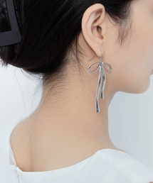合金リボン型ピアス