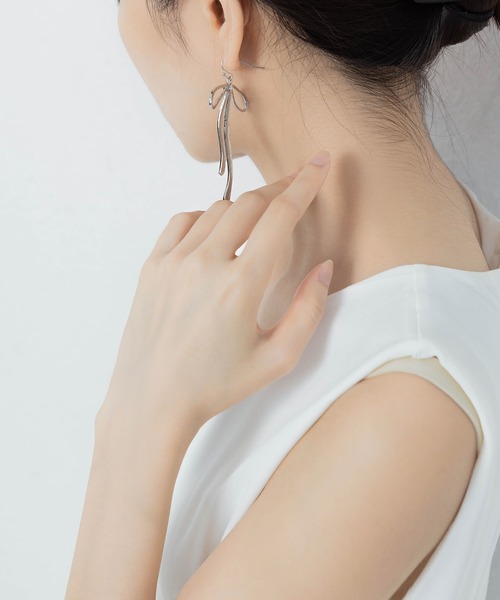【LELET NY】チェーンリボンのゴールドピアス ★国内発関税込 LELET NY】チェーンリボンのゴールドピアス ☆国内発関税込