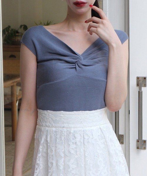 ROYAL PARTY（ロイヤルパーティー）の「フロントツイストニットトップス（ニット/セーター・レディース・オフホワイト/ブルー/ブラック・FREE）」の3枚目の写真