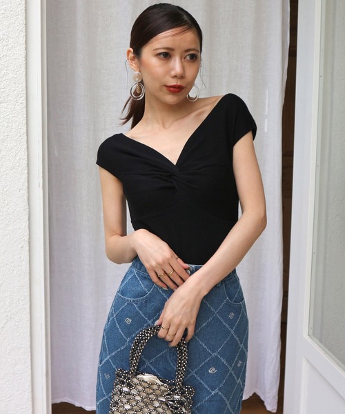 ROYAL PARTY（ロイヤルパーティー）の「フロントツイストニットトップス（ニット/セーター・レディース・オフホワイト/ブルー/ブラック・FREE）」の4枚目の写真