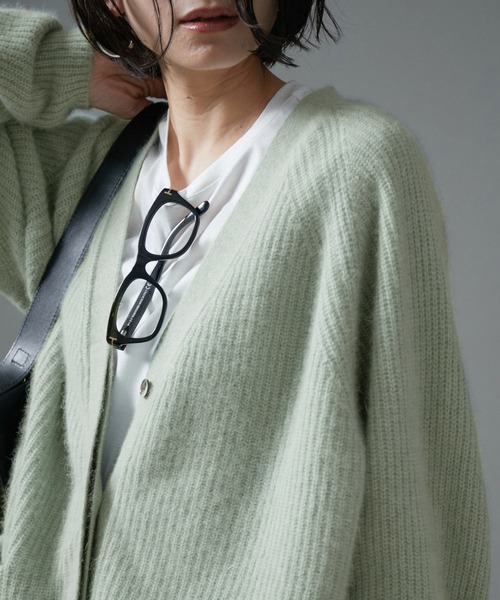 SALON adam et rope'（サロン アダム エ ロペ）の「フォックスウール片畦Vネックニットカーディガン（カーディガン/ボレロ・レディース・チャコールグレー/ホワイト系その他5/グリーン系その他・FREE）」の11枚目の写真