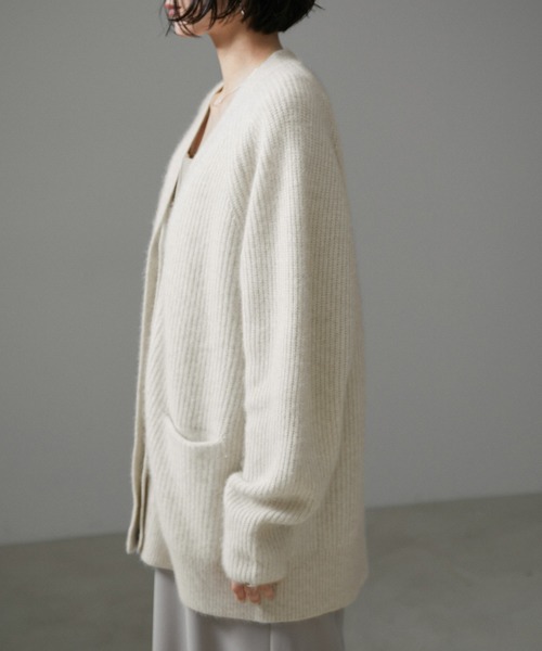 SALON adam et rope'（サロン アダム エ ロペ）の「フォックスウール片畦Vネックニットカーディガン（カーディガン/ボレロ・レディース・チャコールグレー/ホワイト系その他5/グリーン系その他・FREE）」の15枚目の写真