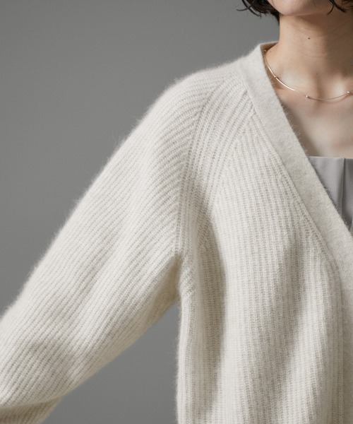 SALON adam et rope'（サロン アダム エ ロペ）の「フォックスウール片畦Vネックニットカーディガン（カーディガン/ボレロ・レディース・チャコールグレー/ホワイト系その他5/グリーン系その他・FREE）」の6枚目の写真