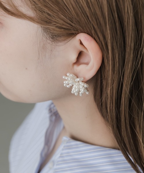 SMELLY（スメリー）の「ツブツブパールピアス（ピアス（両耳用）・レディース・アイボリー・-）」の4枚目の写真