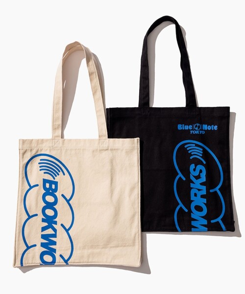 BEAMS T（ビームスティー）の「Blue Note Tokyo × BOOKWORKS  / 別注 LOGO TOTE（トートバッグ・メンズ・ナチュラル/ブラック・ONE SIZE）」の3枚目の写真
